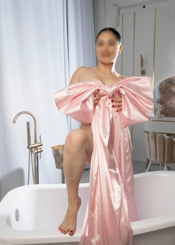 sultry escort model